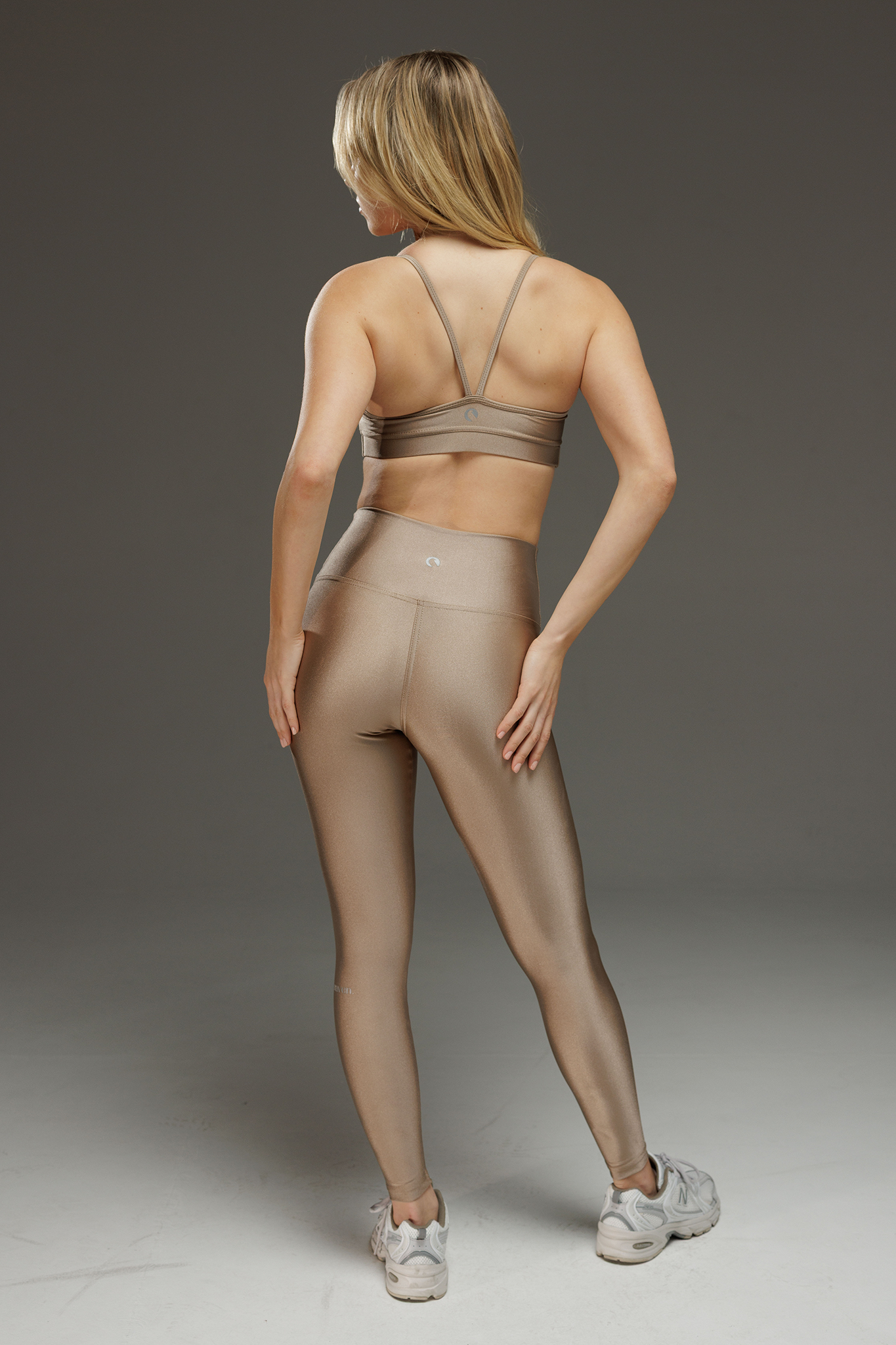 טופ LIRUX כתפיה דקה כיווץ - DESERT SAND