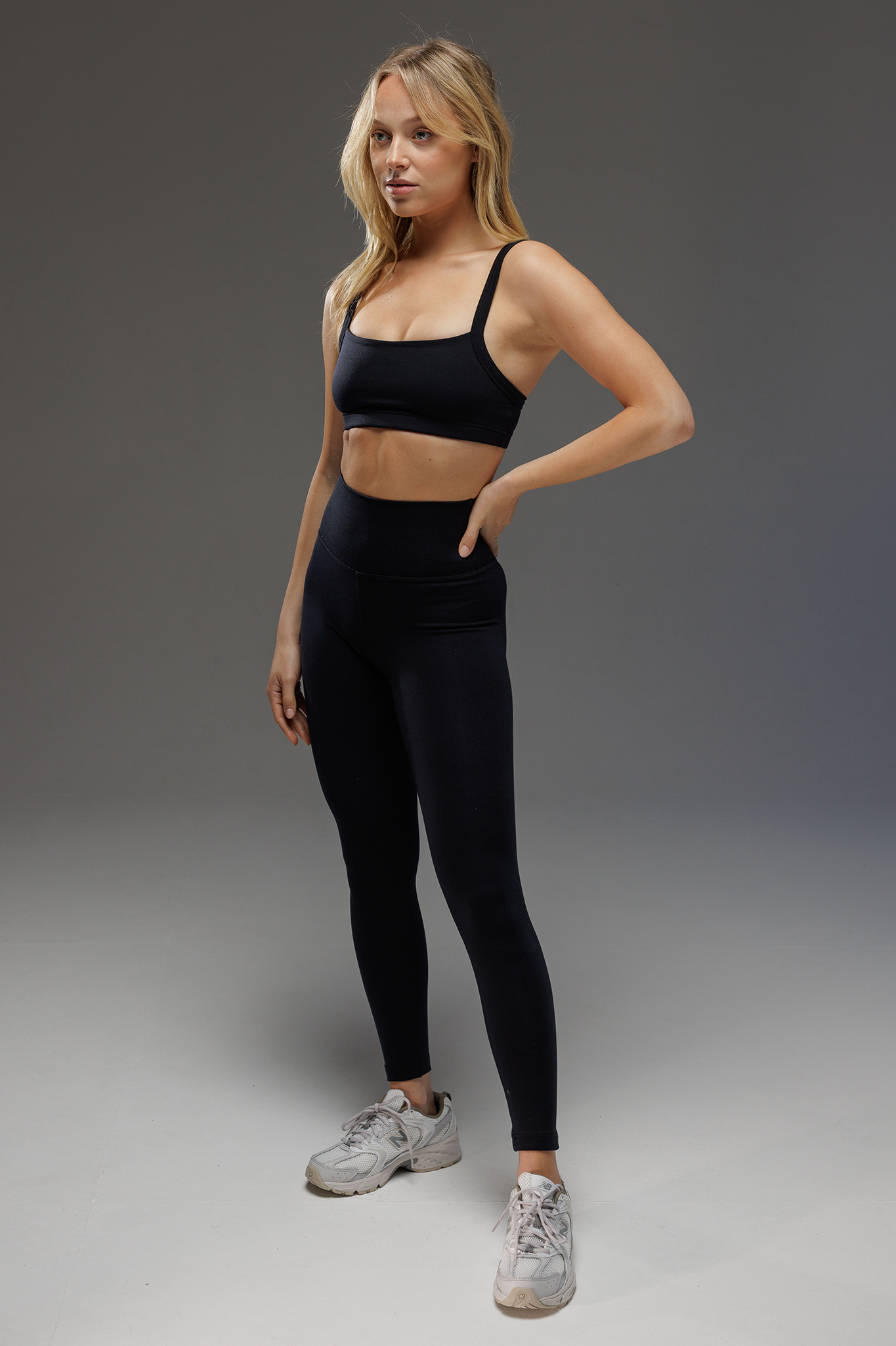 טופ SOFTLEX מחשוף מרובע - BLACK