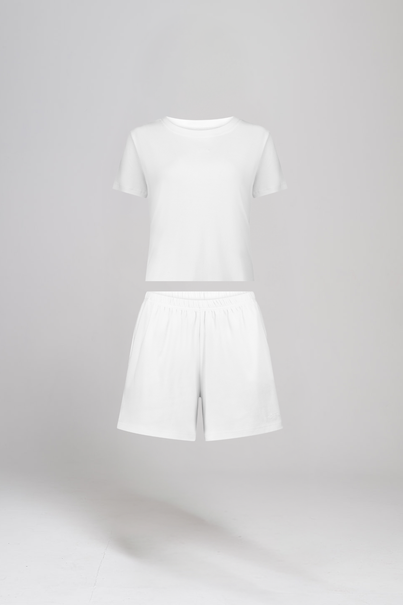 חולצת טי RIB קצרה + מכנסי RIB שורט - WHITE