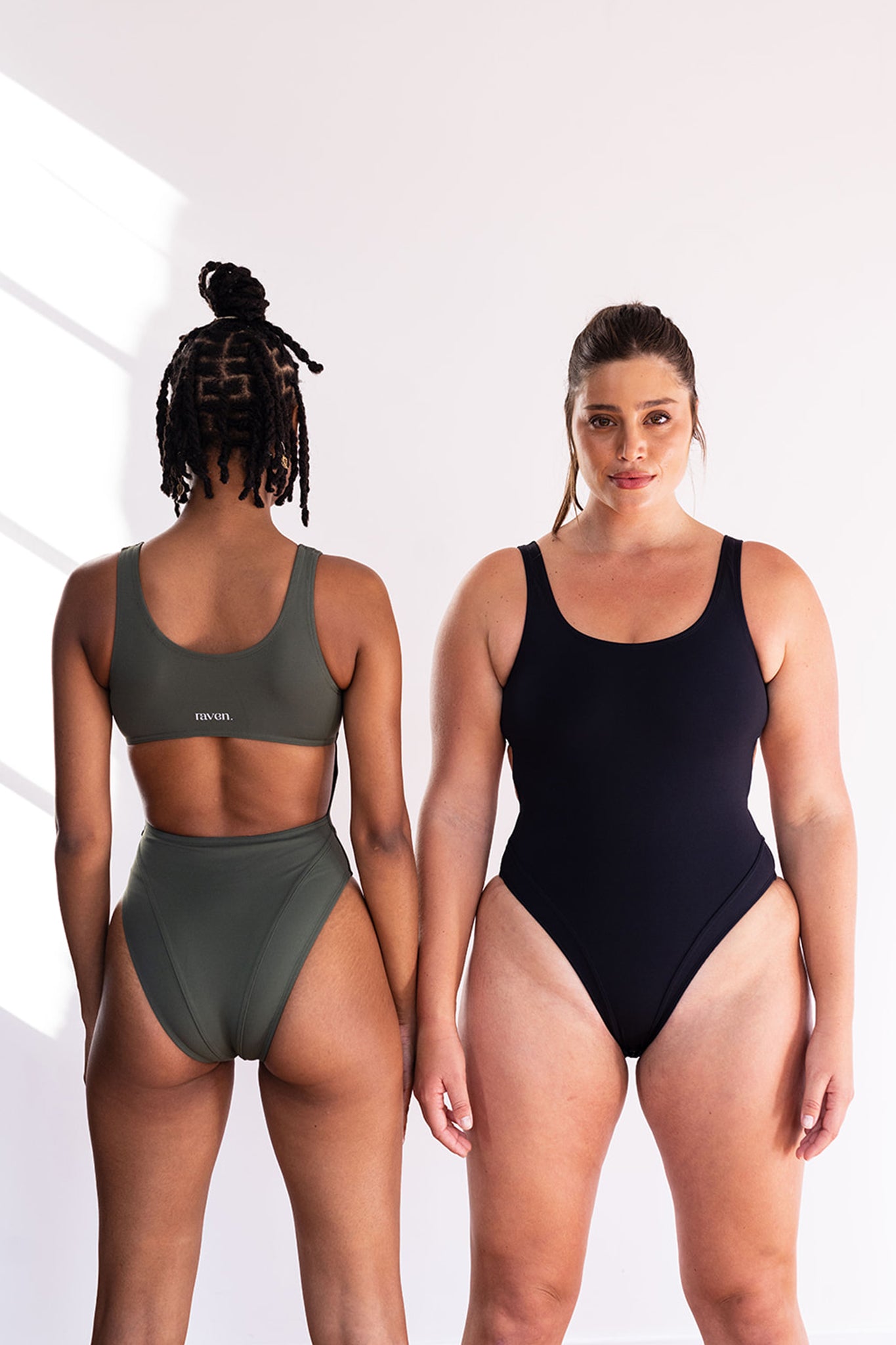 בגד גוף YALUUP פתח בגב - BLACK