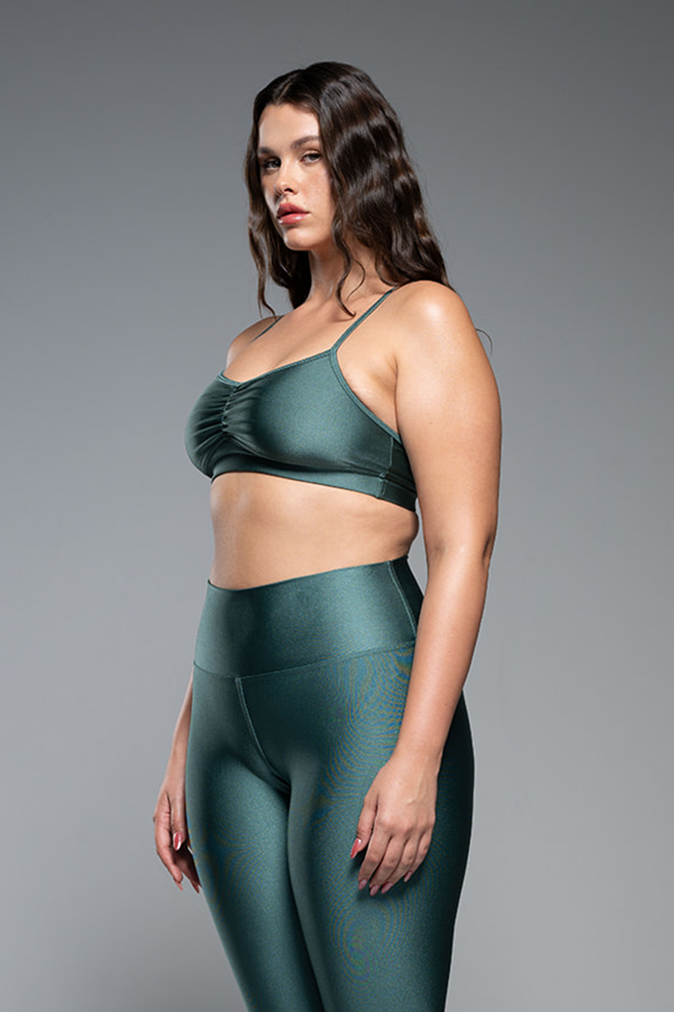 טופ LIRUX כתפיה דקה כיווץ - EMERALD GLOW