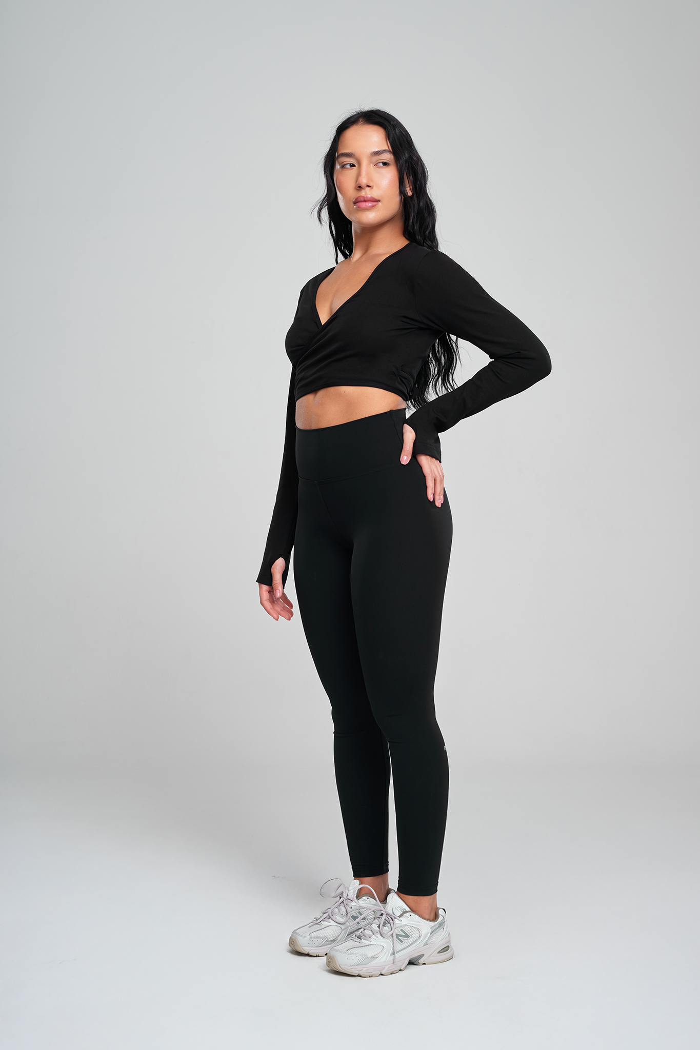 חולצת COTTON מעטפת - BLACK