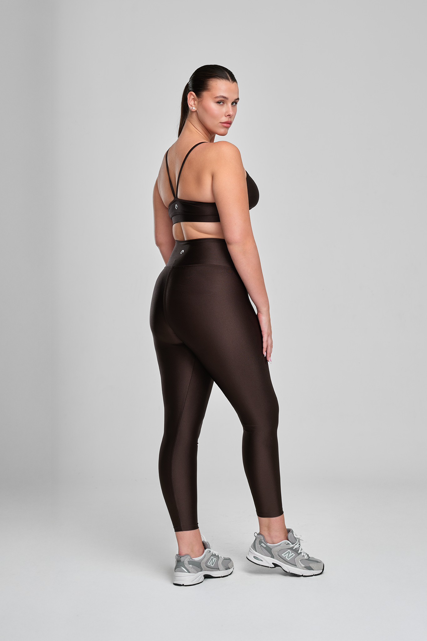 טופ LIRUX כתפיה דקה כיווץ - COFFEE