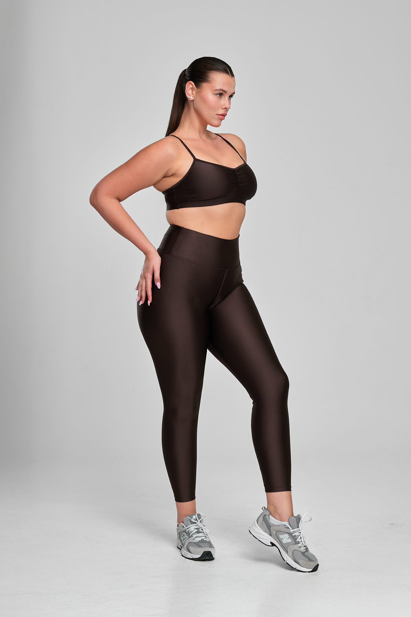 טופ LIRUX כתפיה דקה כיווץ - COFFEE