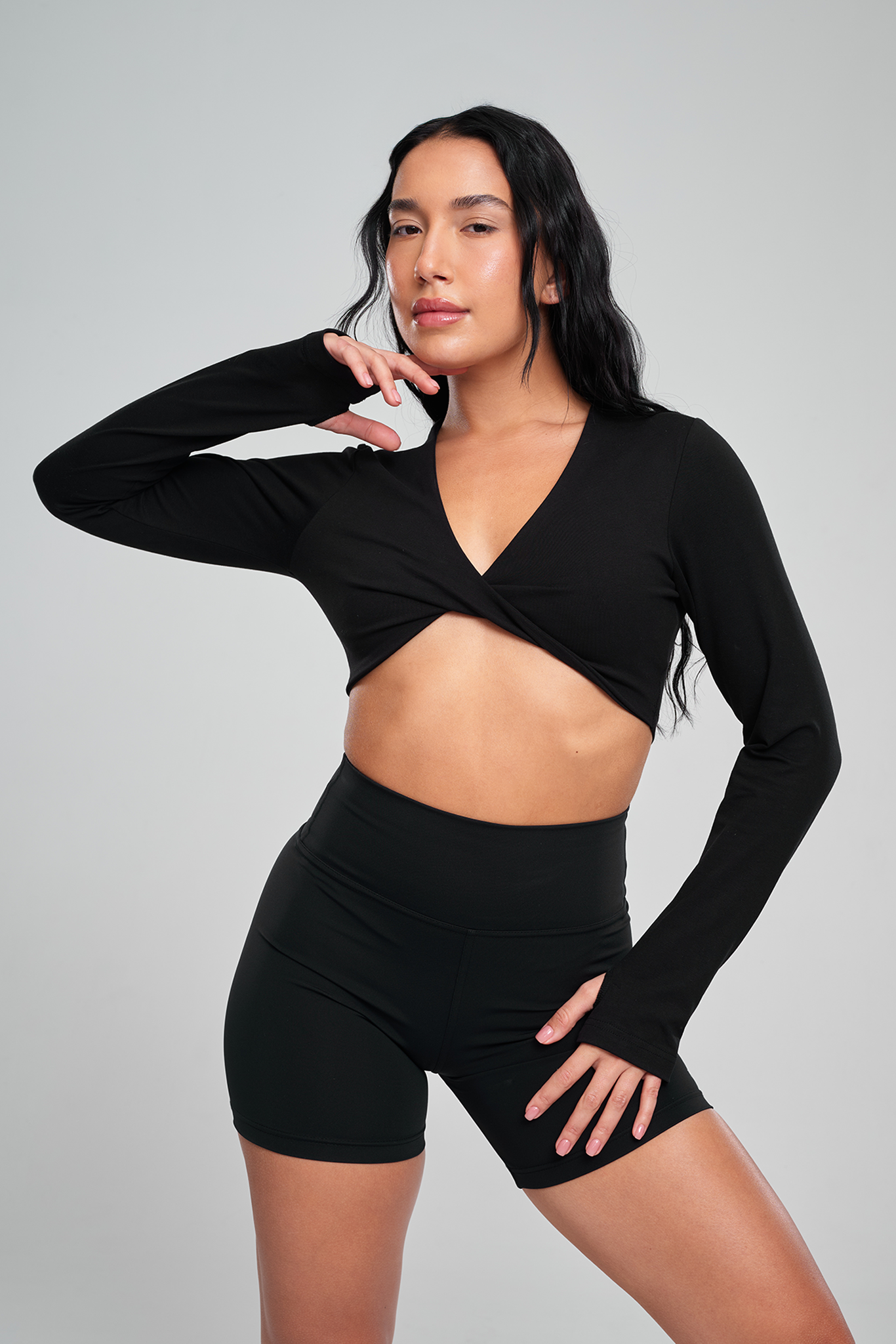 חולצת COTTON קרופ טוויסט - BLACK