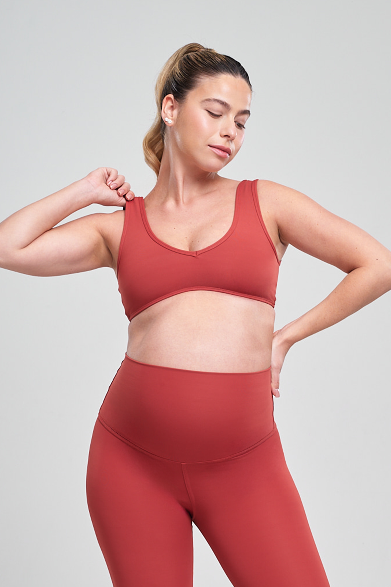 טופ YALUUP.PRO מחשוף וי הריון - MARS RED