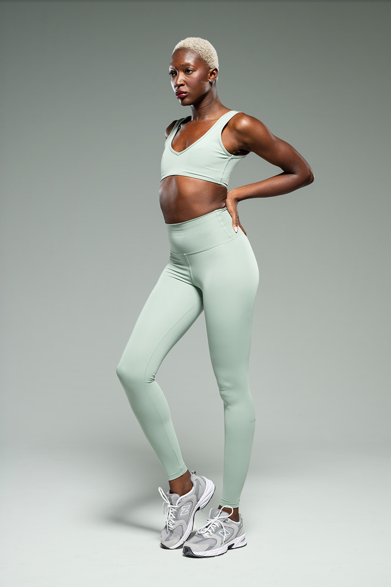 טופ YALUUP.PRO מחשוף וי - ICY MINT