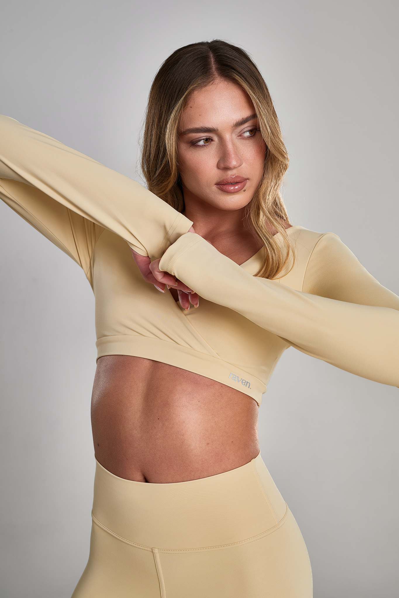 חולצת מעטפת YALUUP.PRO אקטיב - BUTTER MILK