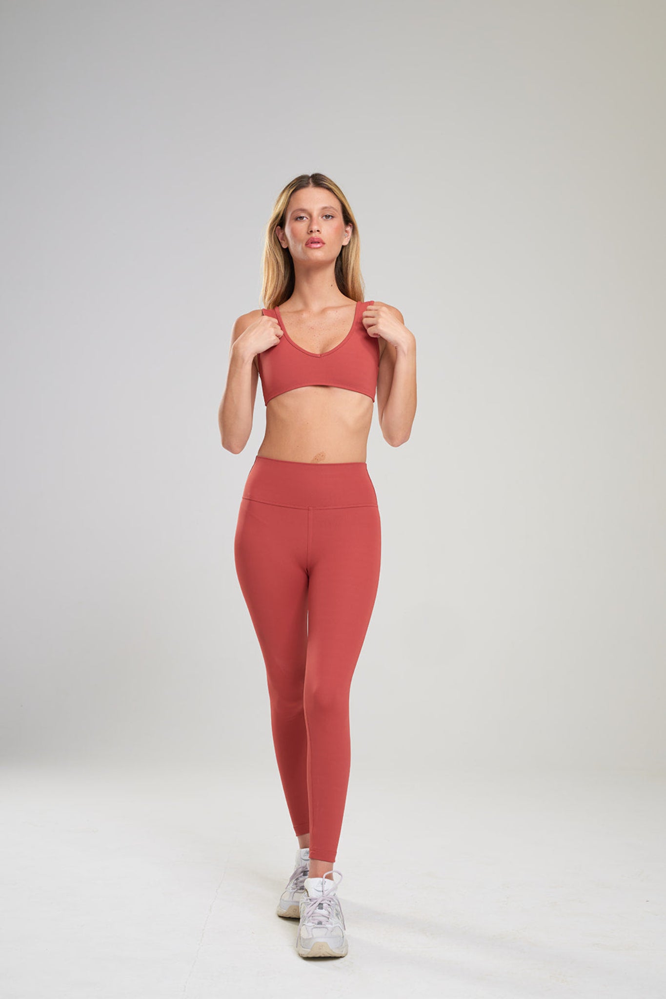 טופ YALUUP.PRO מחשוף וי + טייץ YALUUP.PRO ארוך גבוה - MARS RED