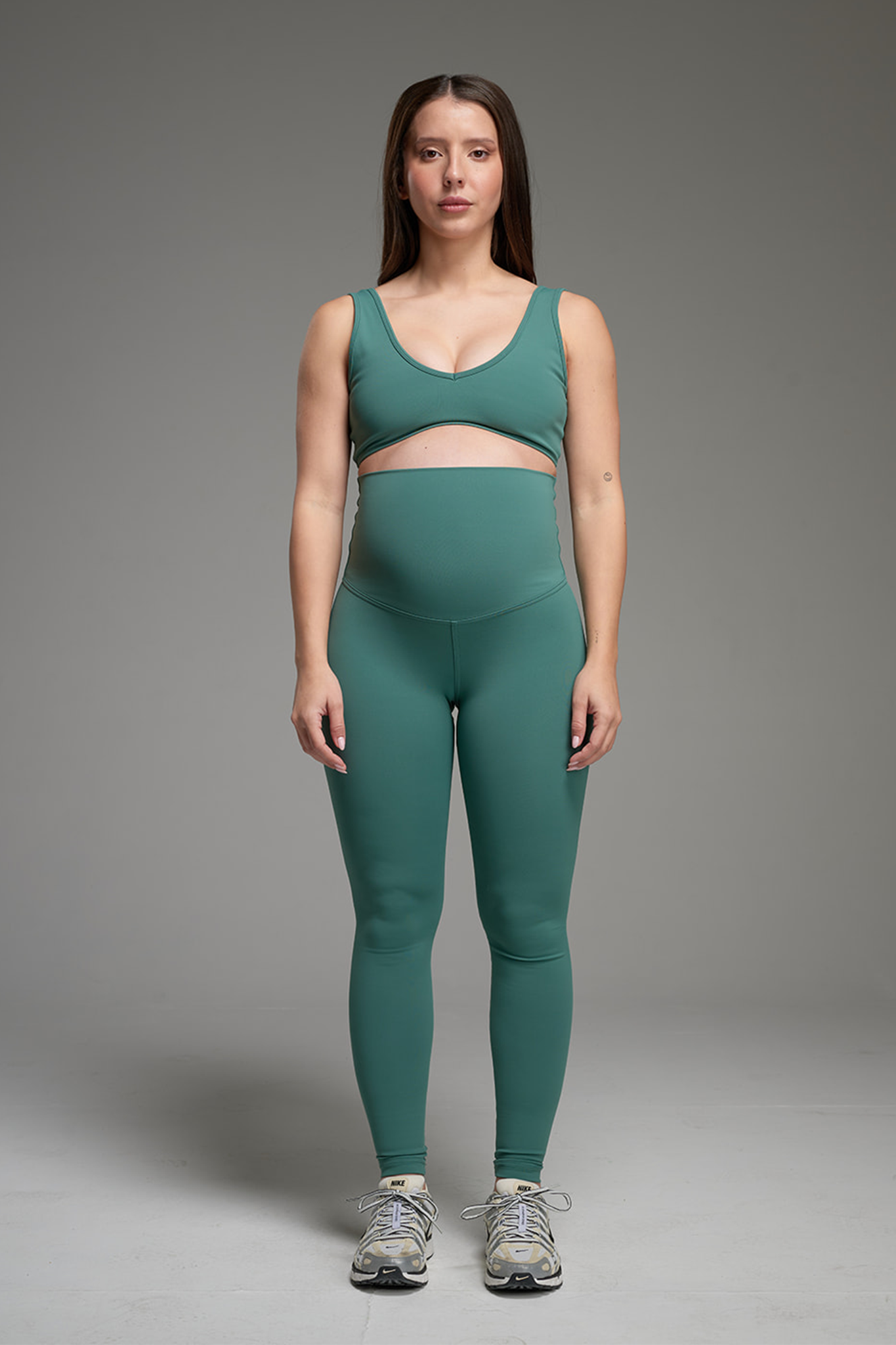 טופ YALUUP.PRO מחשוף וי הריון - EMERALD GLOW