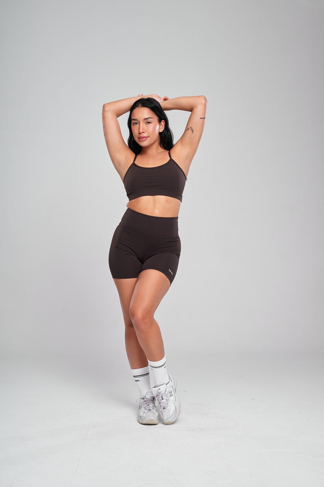 טופ YALUUP.PRO כתפיה דקה - COFFEE