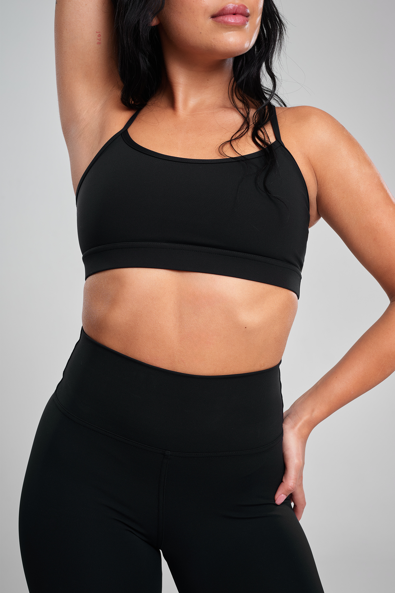 טופ YALUUP.PRO כתפיה דקה - BLACK