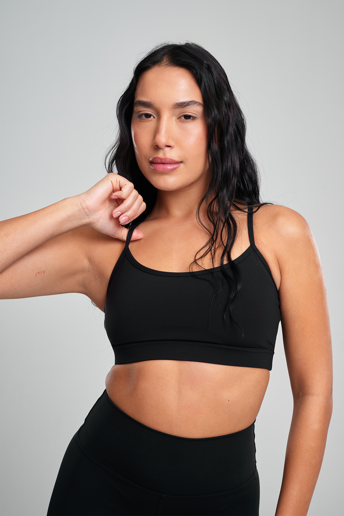 טופ YALUUP.PRO כתפיה דקה - BLACK