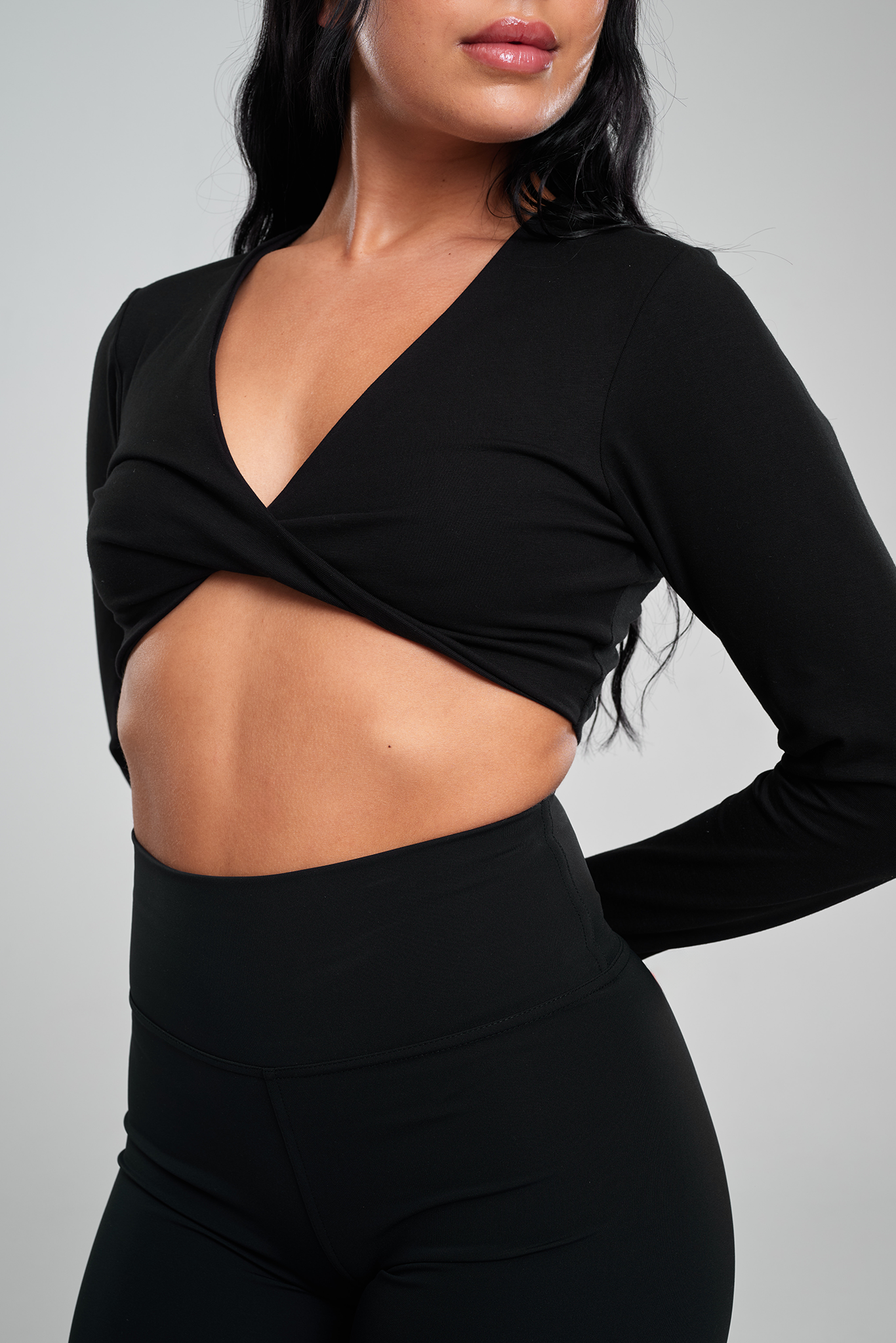 חולצת COTTON קרופ טוויסט - BLACK