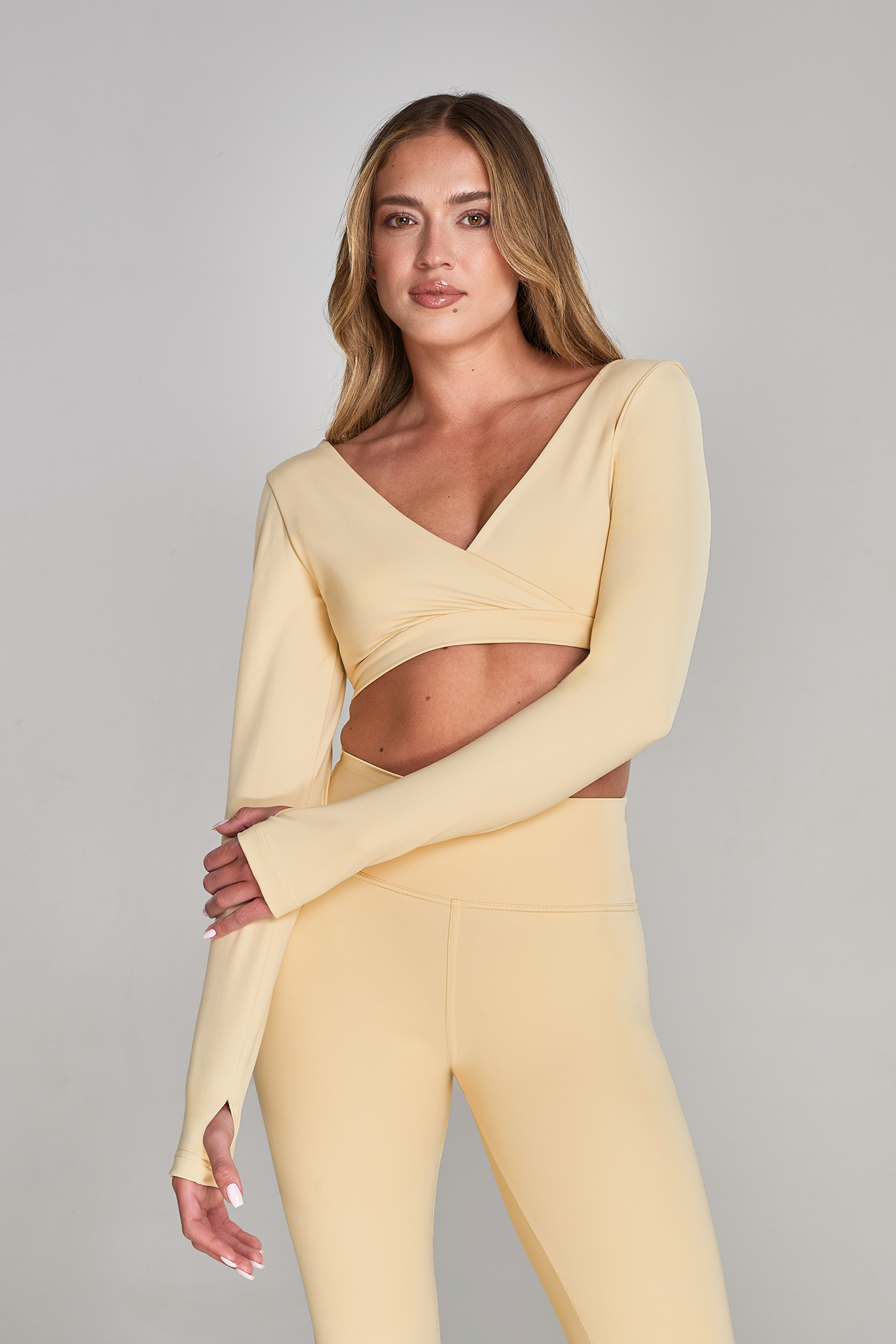 חולצת מעטפת YALUUP.PRO אקטיב - BUTTER MILK