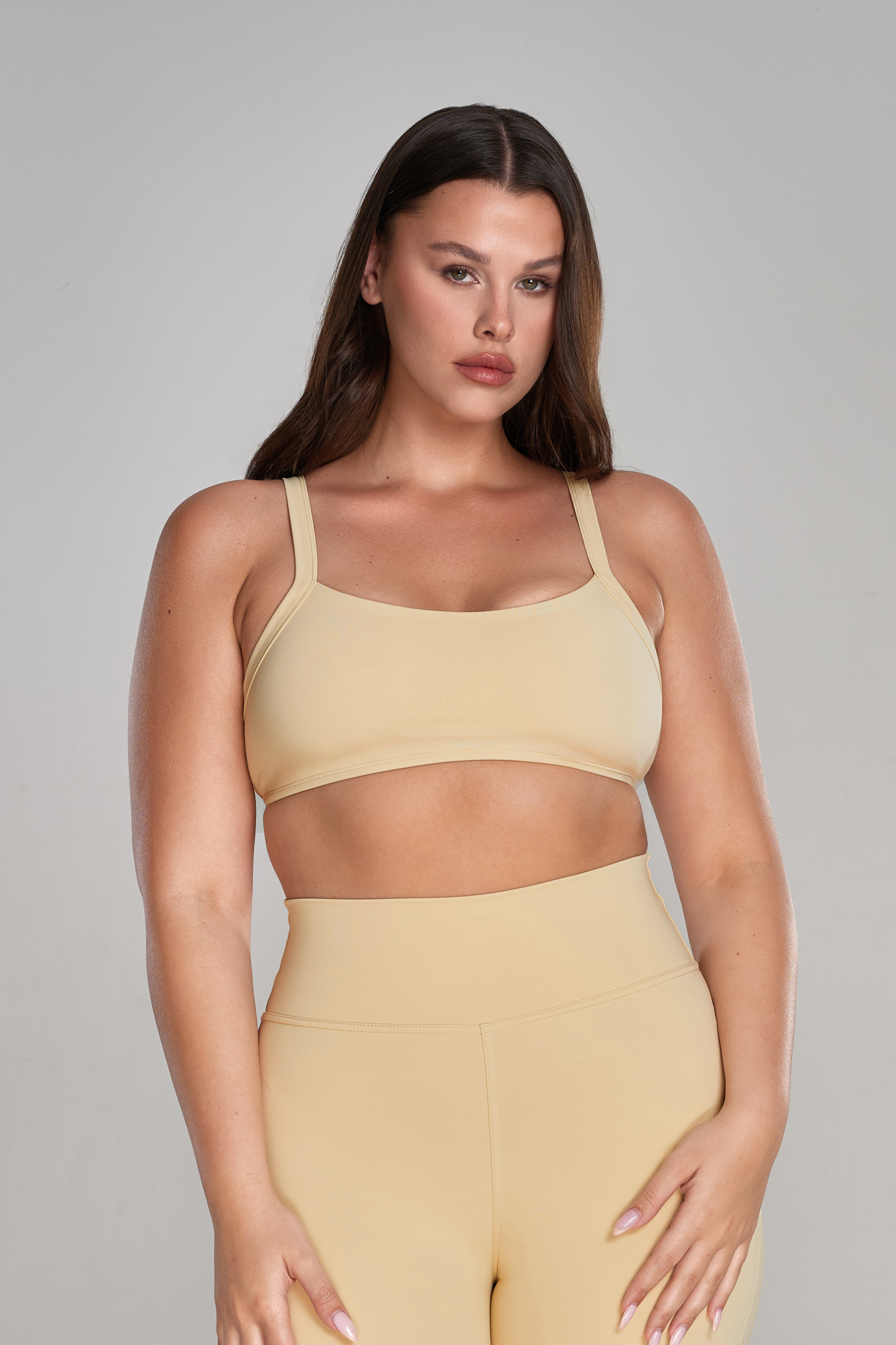 טופ YALUUP.PRO גב פתוח - BUTTER MILK