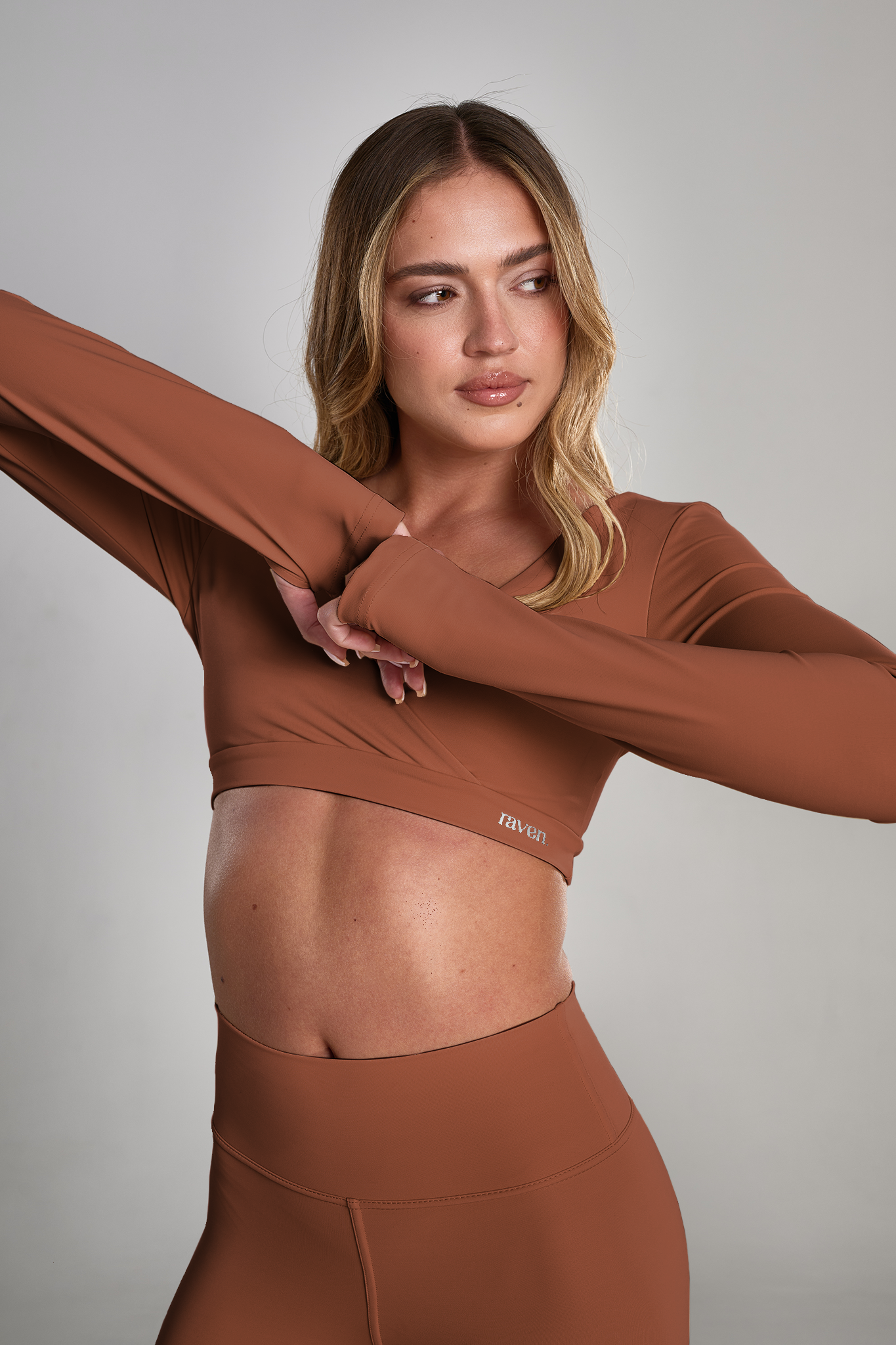חולצת מעטפת YALUUP.PRO אקטיב - MORENA BROWN