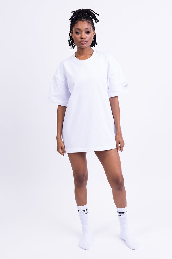 OVERSIZED T-SHIRT שרוול קצר + מכנס OVERSIZED קצר - לבן