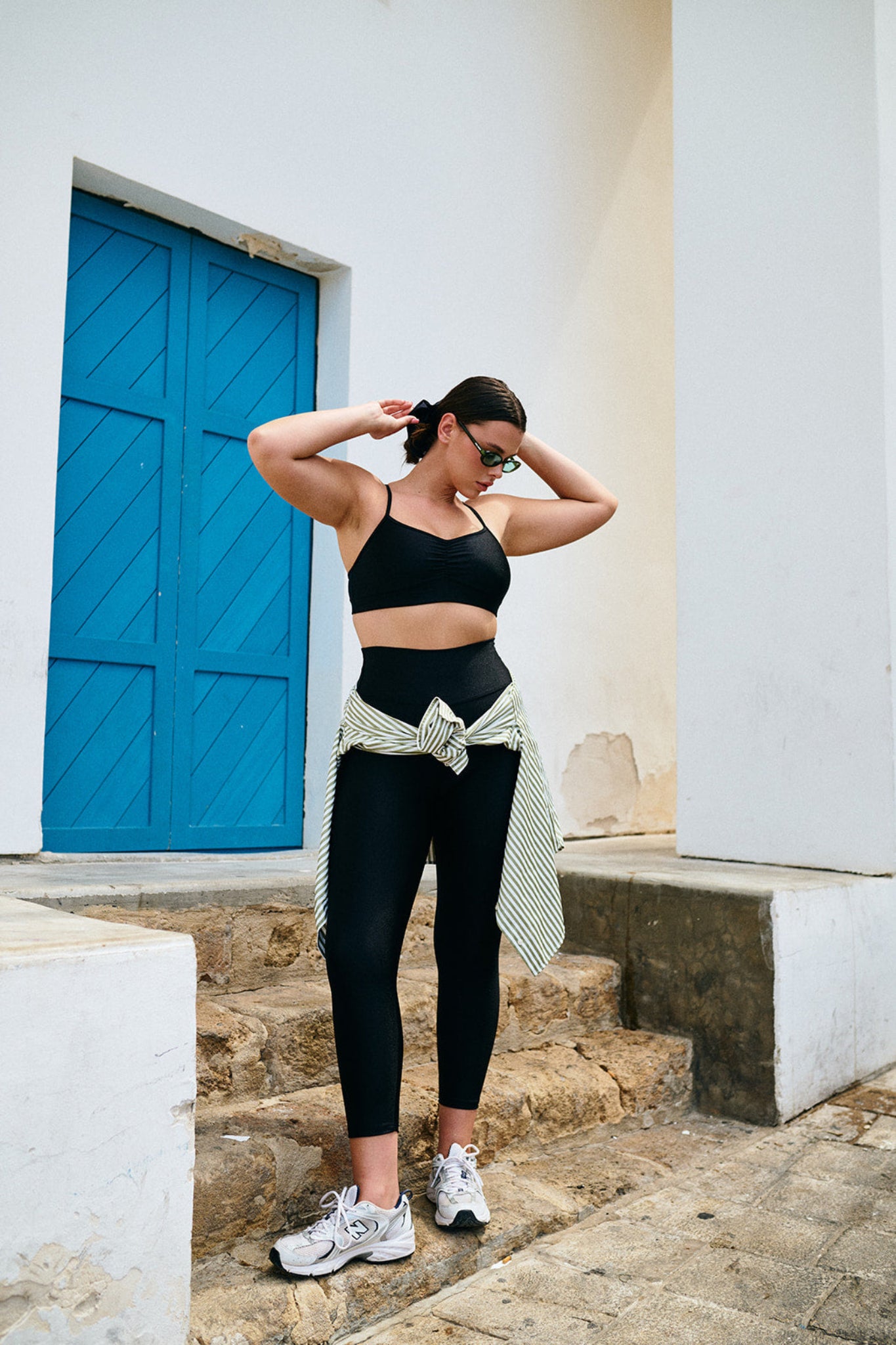 טופ LIRUX כתפיה דקה כיווץ + טייץ LIRUX 7/8 גבוה - BLACK