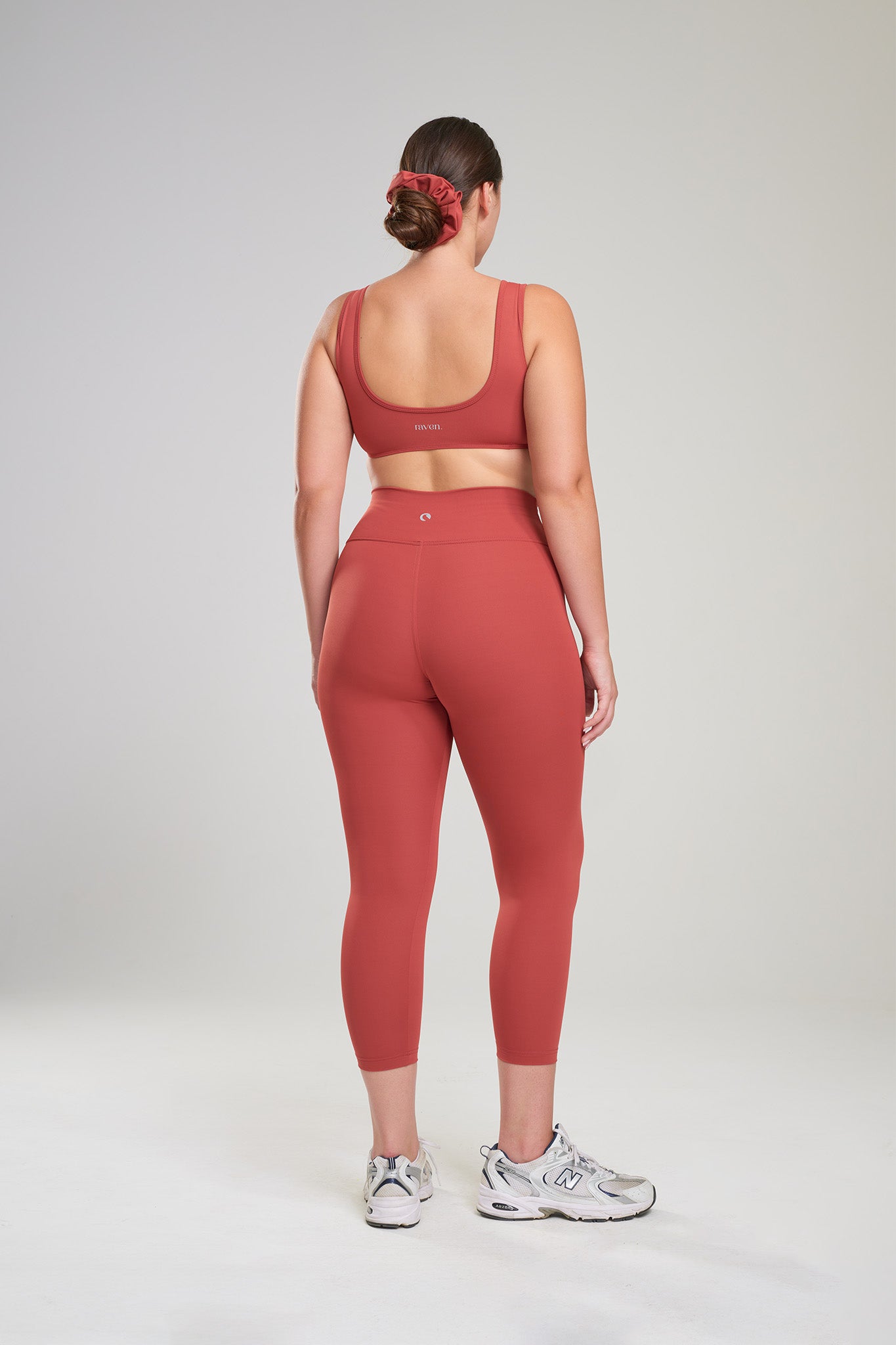 טופ YALUUP.PRO מחשוף וי + טייץ YALUUP.PRO 7/8 גבוה - MARS RED