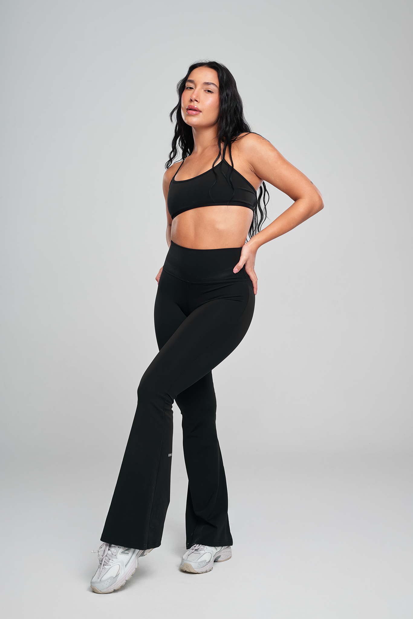 טופ YALUUP.PRO מוצלב - BLACK