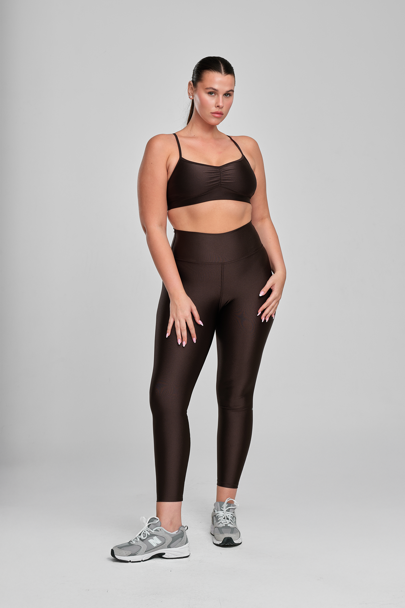 טופ LIRUX כתפיה דקה כיווץ + טייץ LIRUX ארוך גבוה - COFFEE