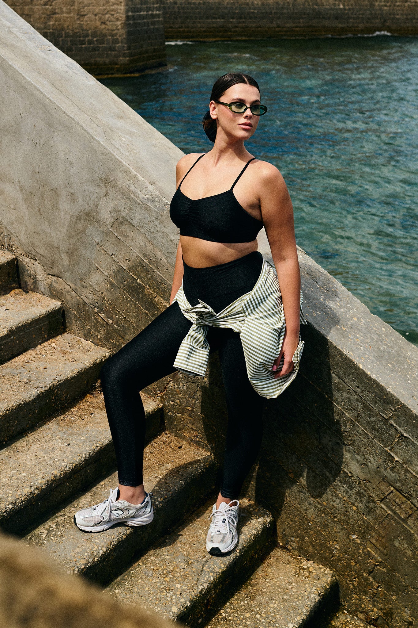 טופ LIRUX כתפיה דקה כיווץ - BLACK