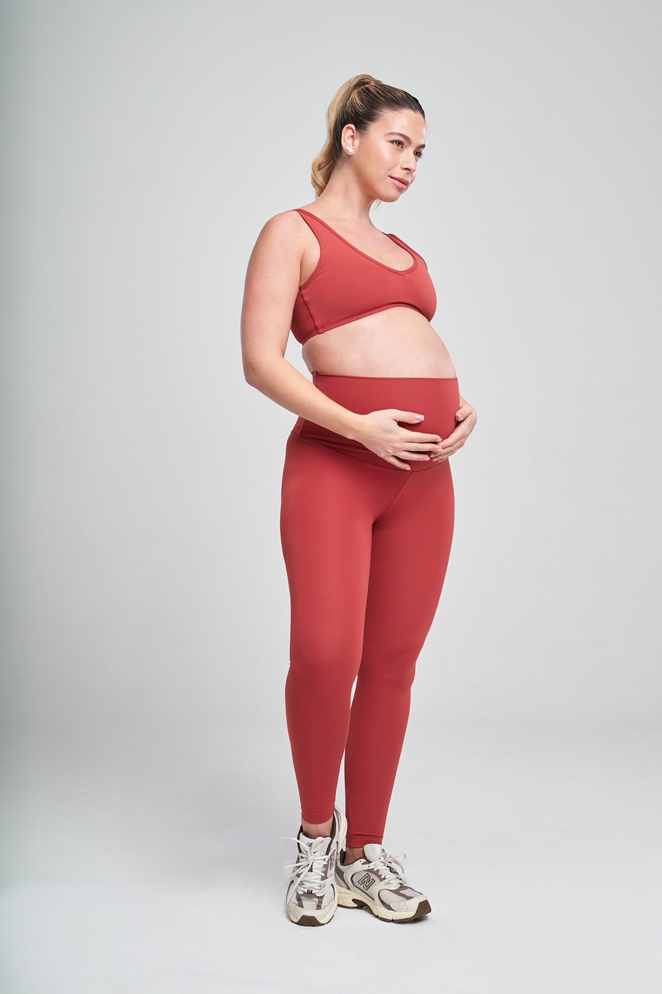 טופ YALUUP.PRO מחשוף וי הריון + טייץ YALUUP.PRO ארוך גבוה הריון - MARS RED