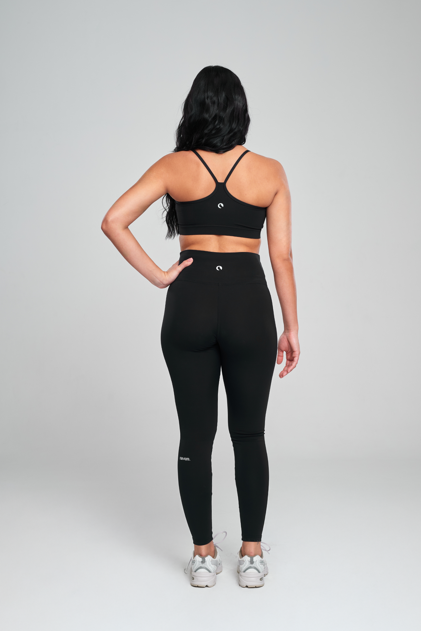 טופ YALUUP.PRO כתפיה דקה - BLACK