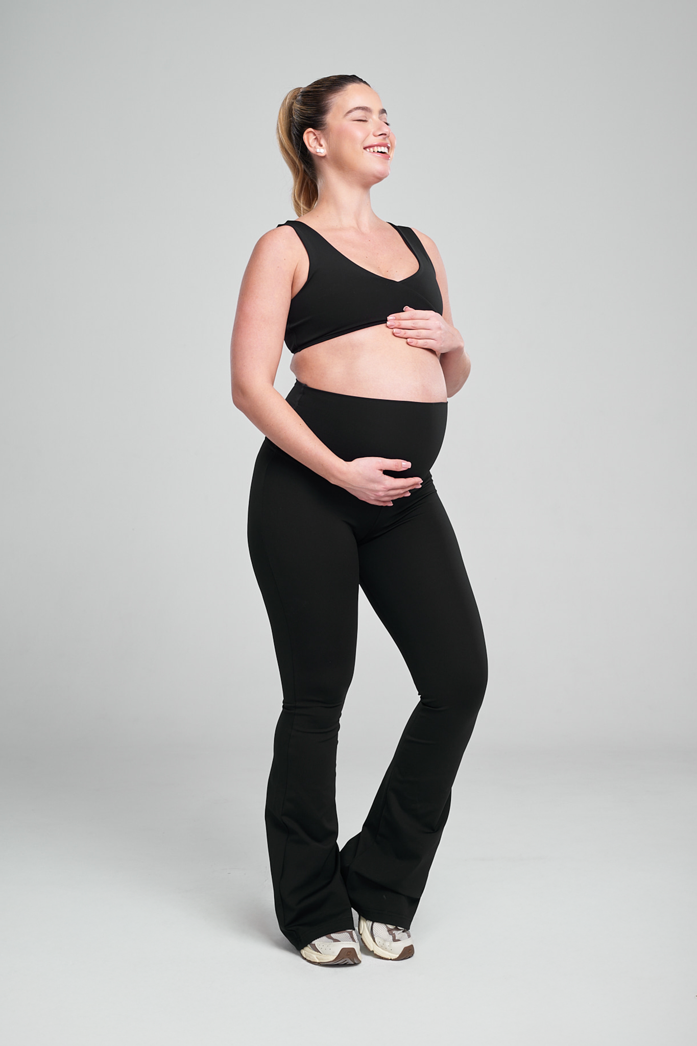 טופ YALUUP.PRO מעטפת הריון + טייץ YALUUP.PRO מתרחב הריון - BLACK