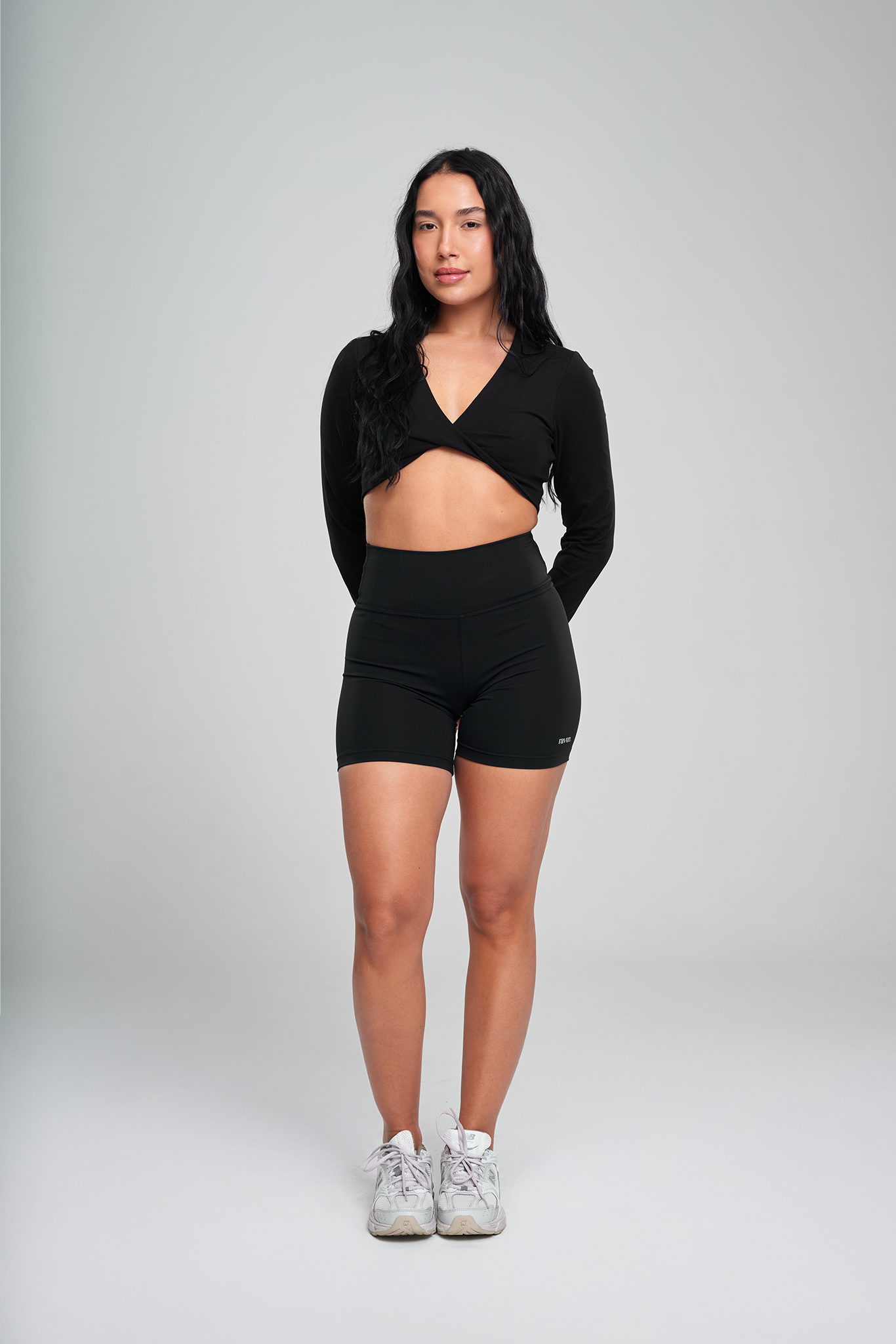 חולצת COTTON קרופ טוויסט - BLACK