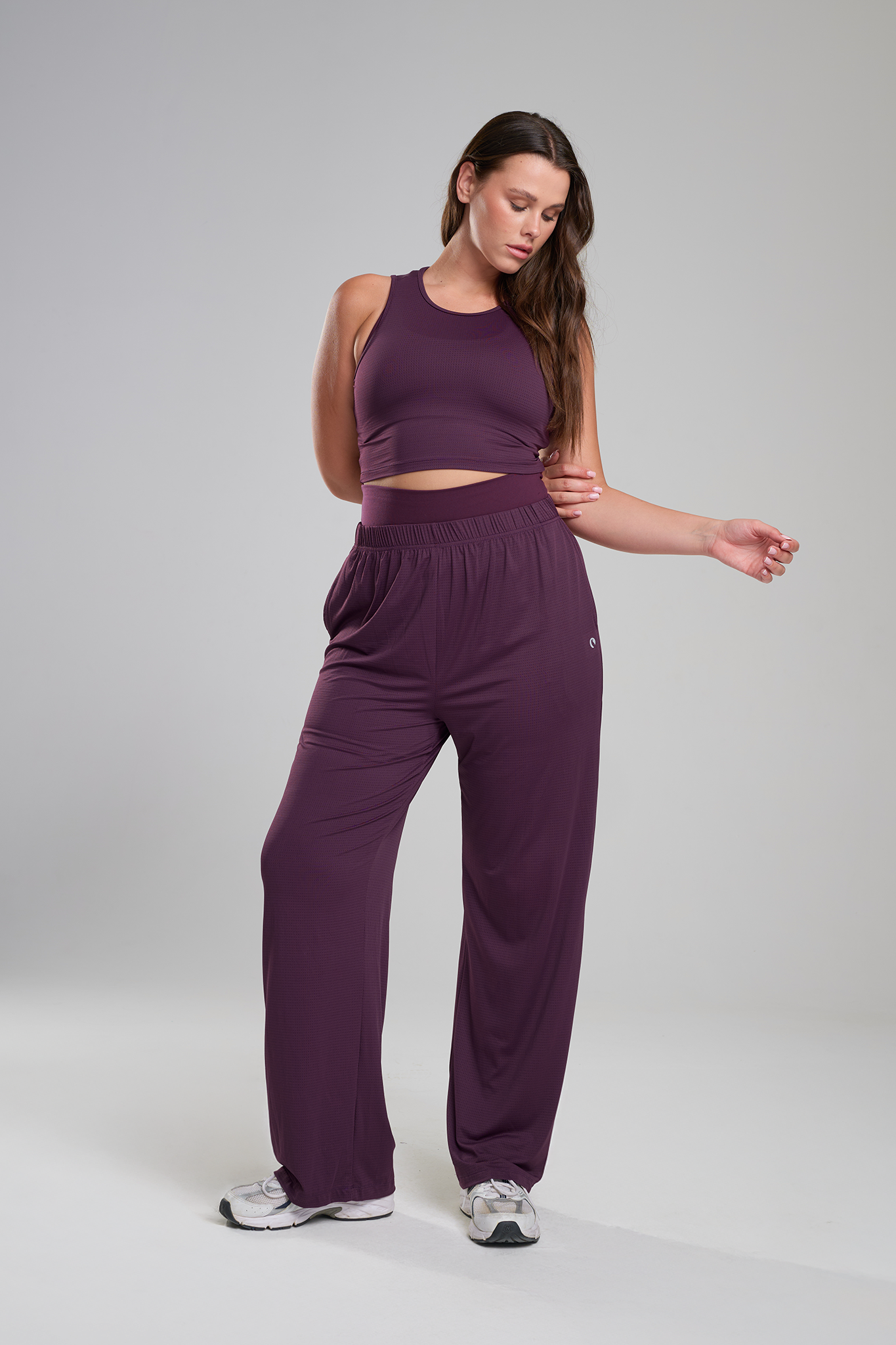 גופית YALU קרופ רייסר + מכנסי YALU גזרה ישרה - DEEP PURPLE