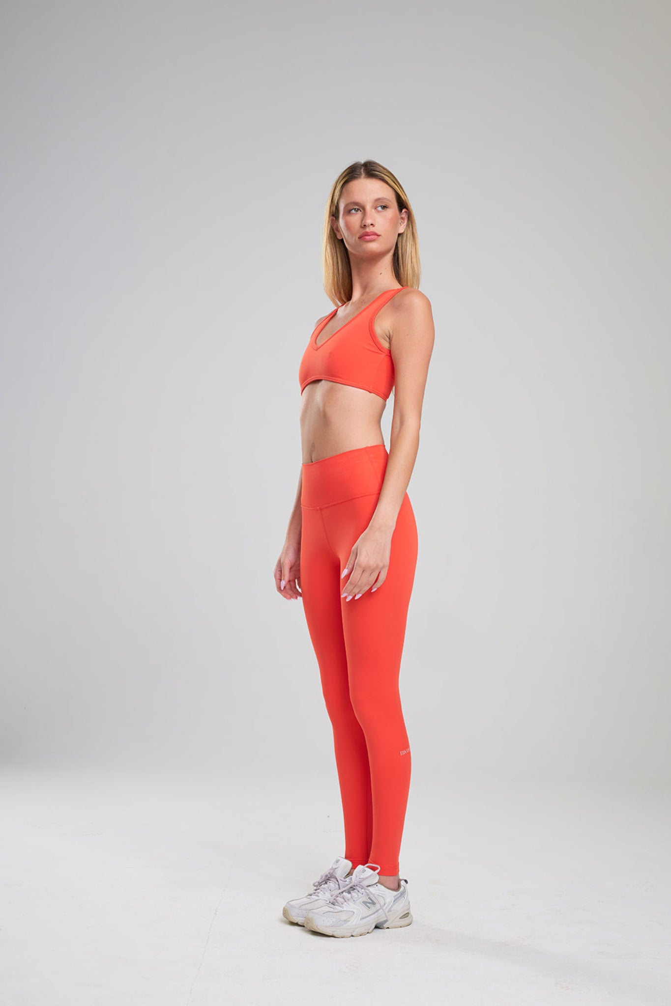 טופ YALUUP.PRO מחשוף וי + טייץ YALUUP.PRO ארוך גבוה - RED ORANGE