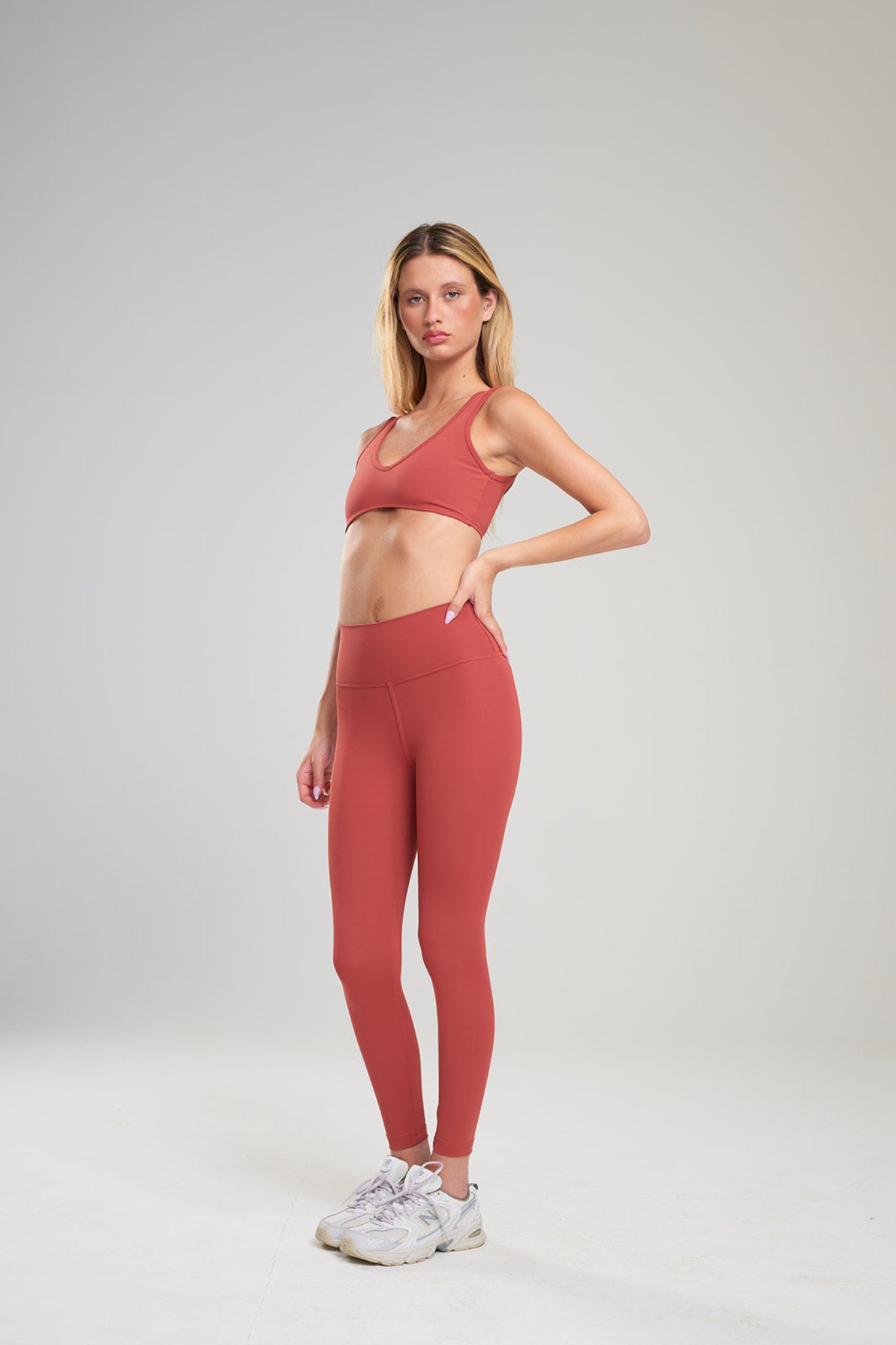 טופ YALUUP.PRO מחשוף וי + טייץ YALUUP.PRO ארוך גבוה - MARS RED