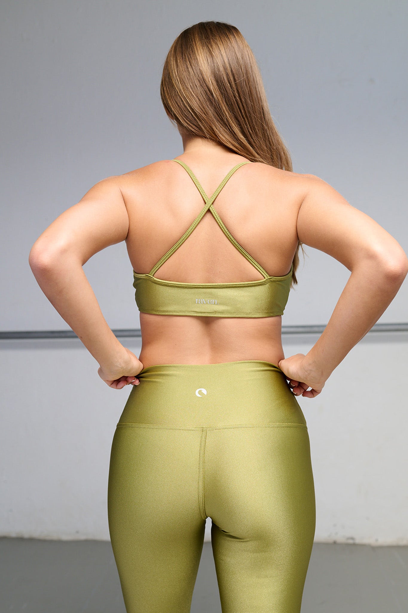 טופ LIRUX קטן מוצלב + טייץ LIRUX ארוך גבוה עם כיס - OLIVE GREEN