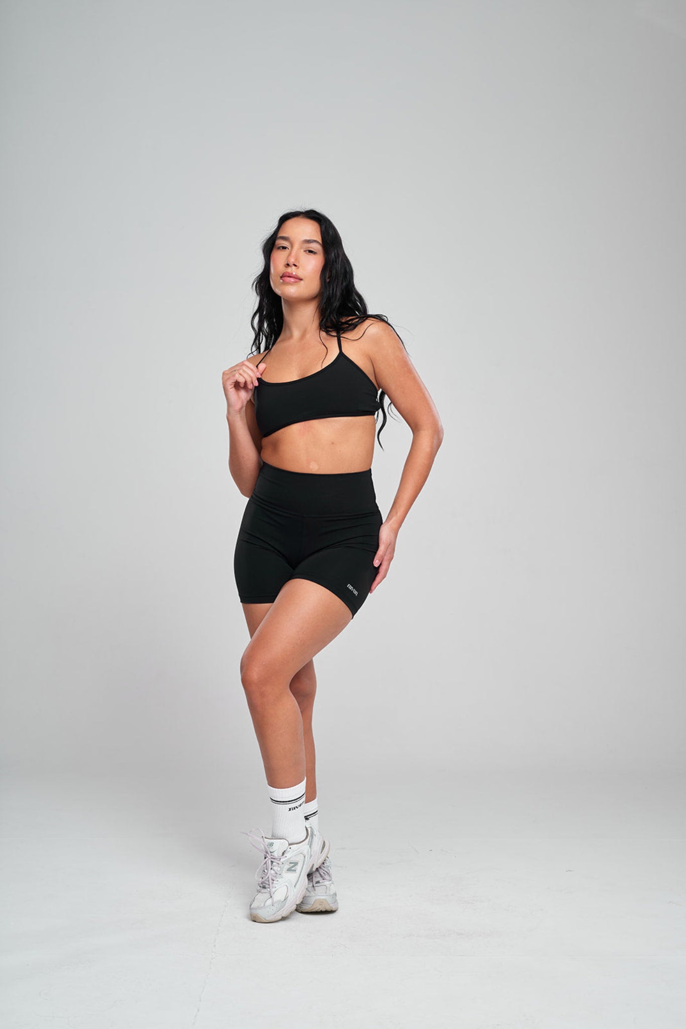 טופ YALUUP.PRO מוצלב + טייץ YALUUP.PRO קצר - BLACK