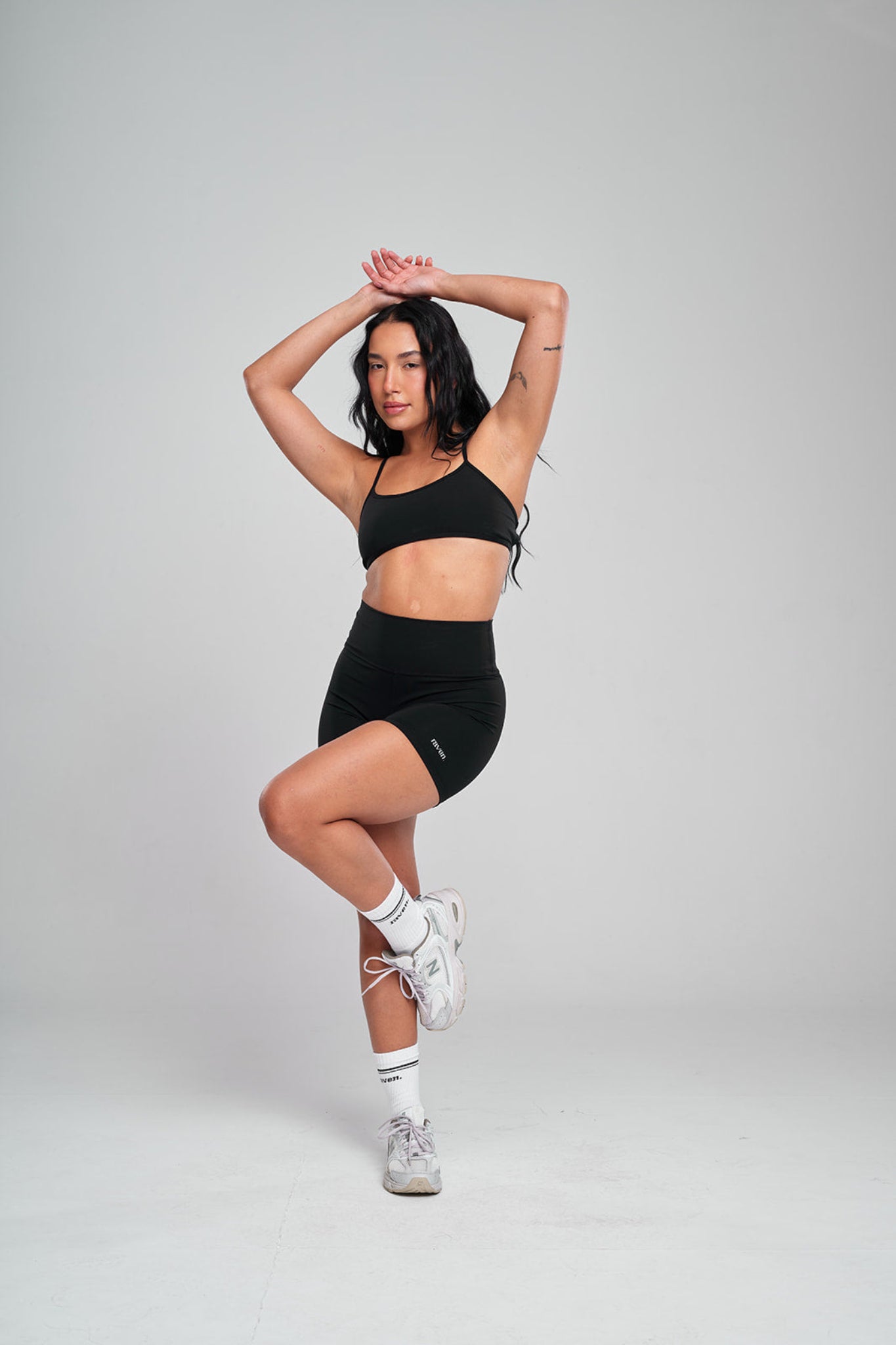 טופ YALUUP.PRO מוצלב + טייץ YALUUP.PRO קצר - BLACK