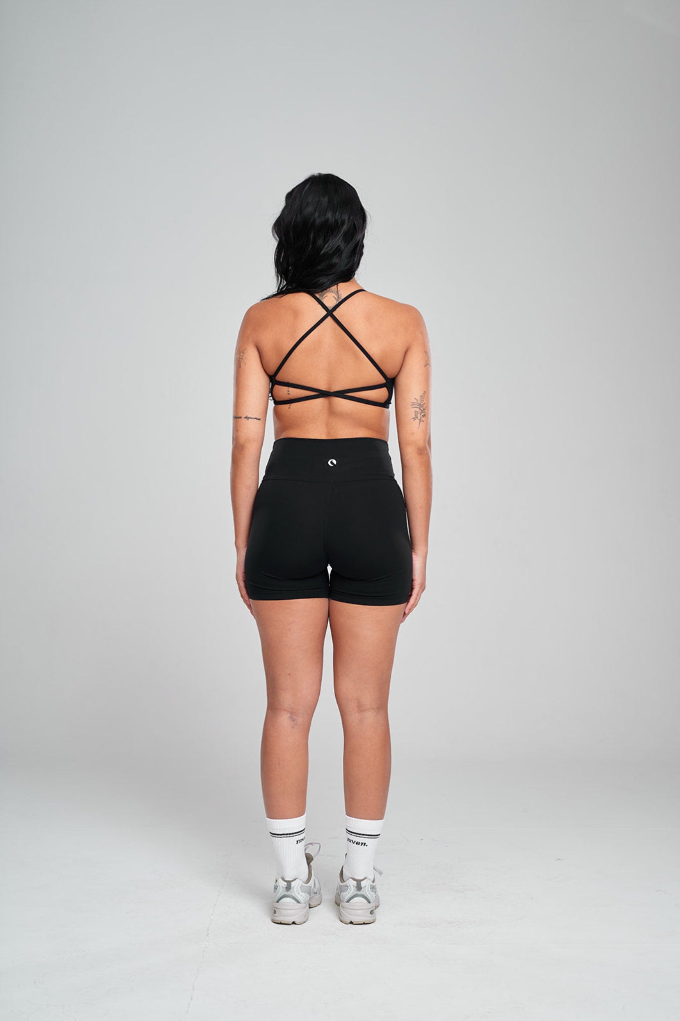 טופ YALUUP.PRO מוצלב + טייץ YALUUP.PRO קצר - BLACK