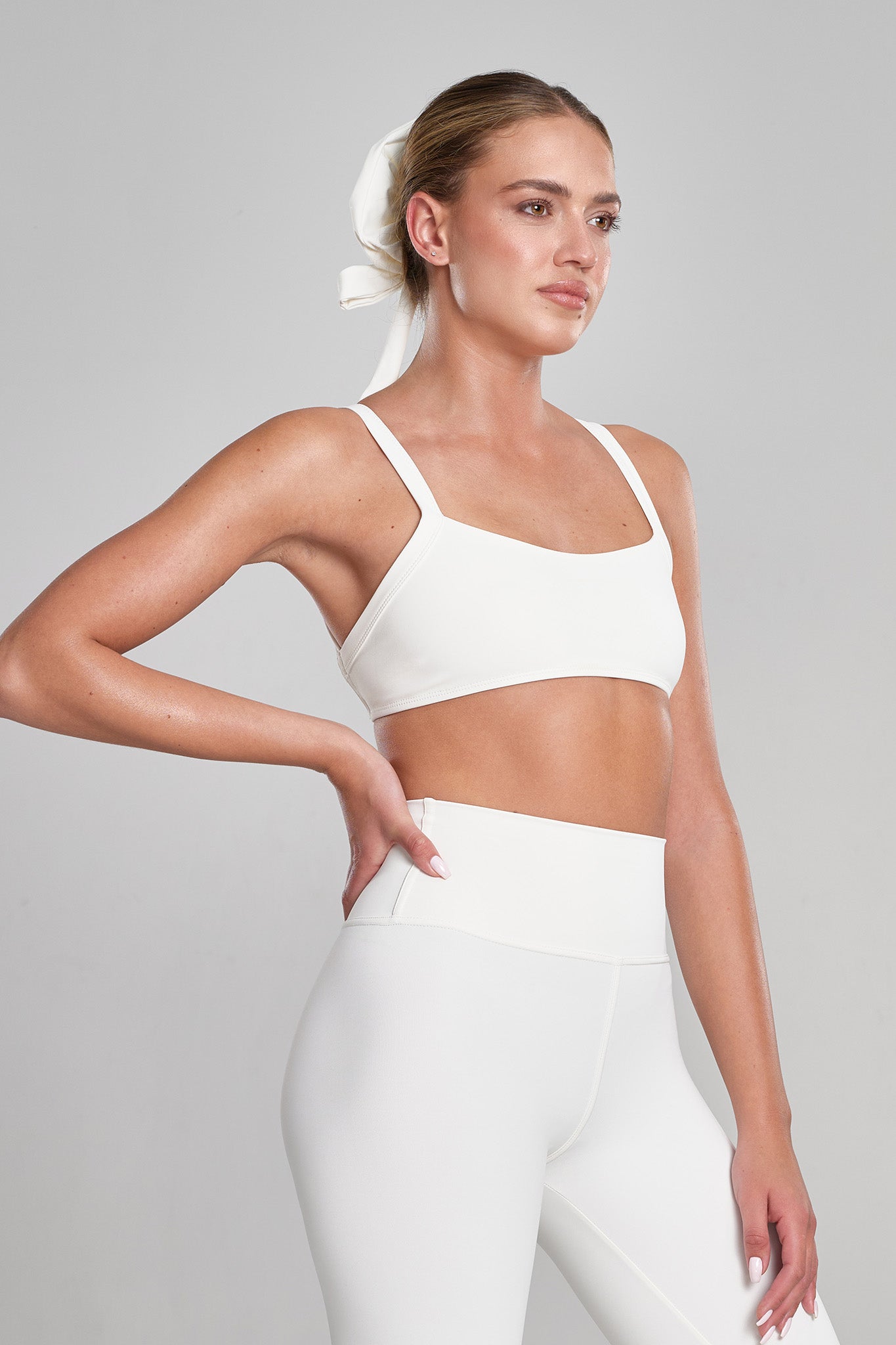 טופ YALUUP.PRO גב פתוח  - SNOW WHITE