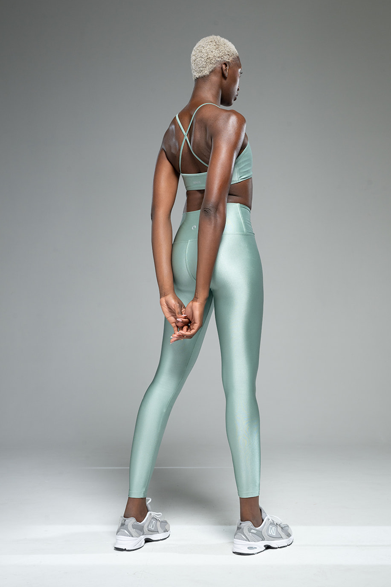 טופ LIRUX קטן מוצלב + טייץ LIRUX ארוך גבוה עם כיס - ICY MINT