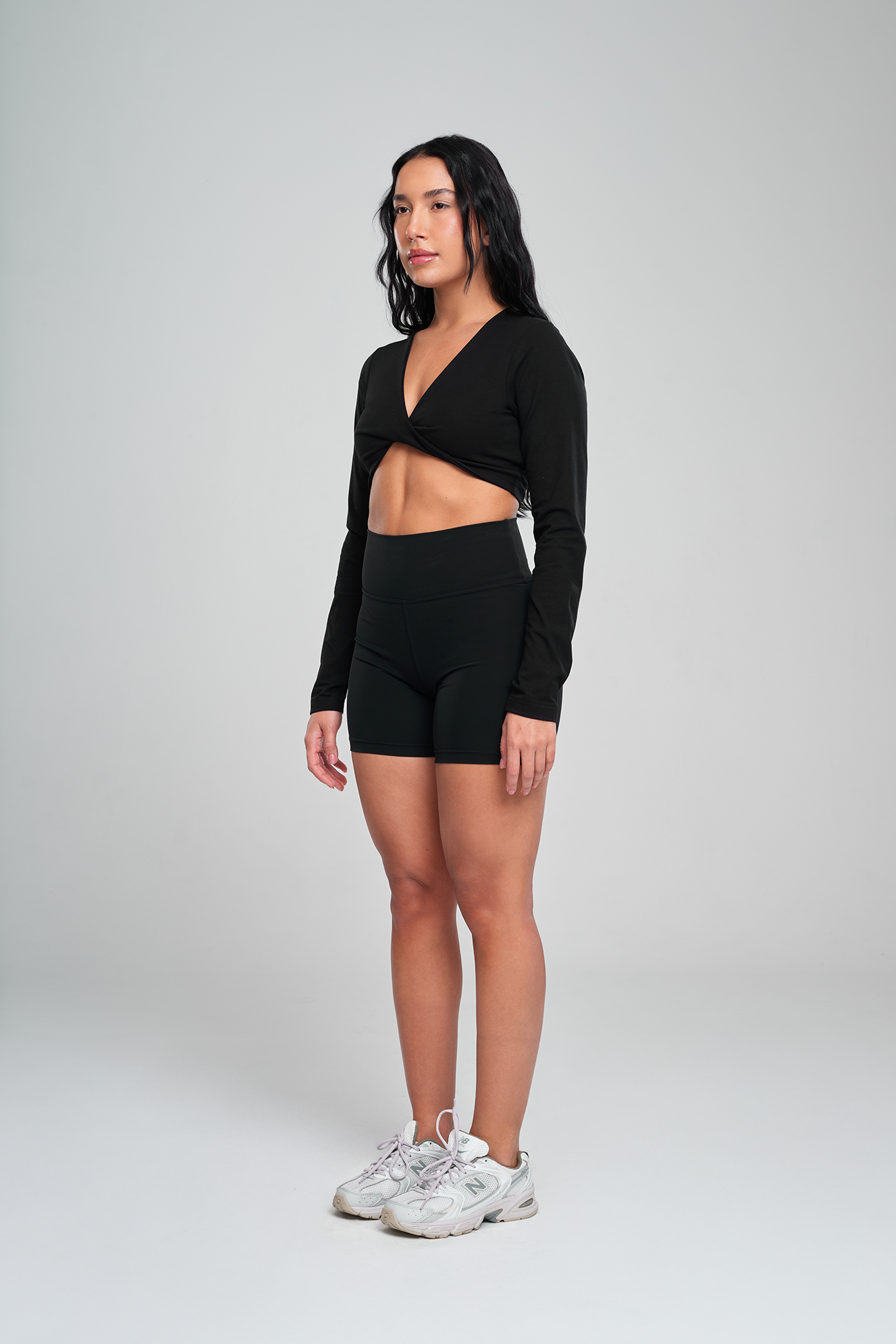 חולצת COTTON קרופ טוויסט - BLACK