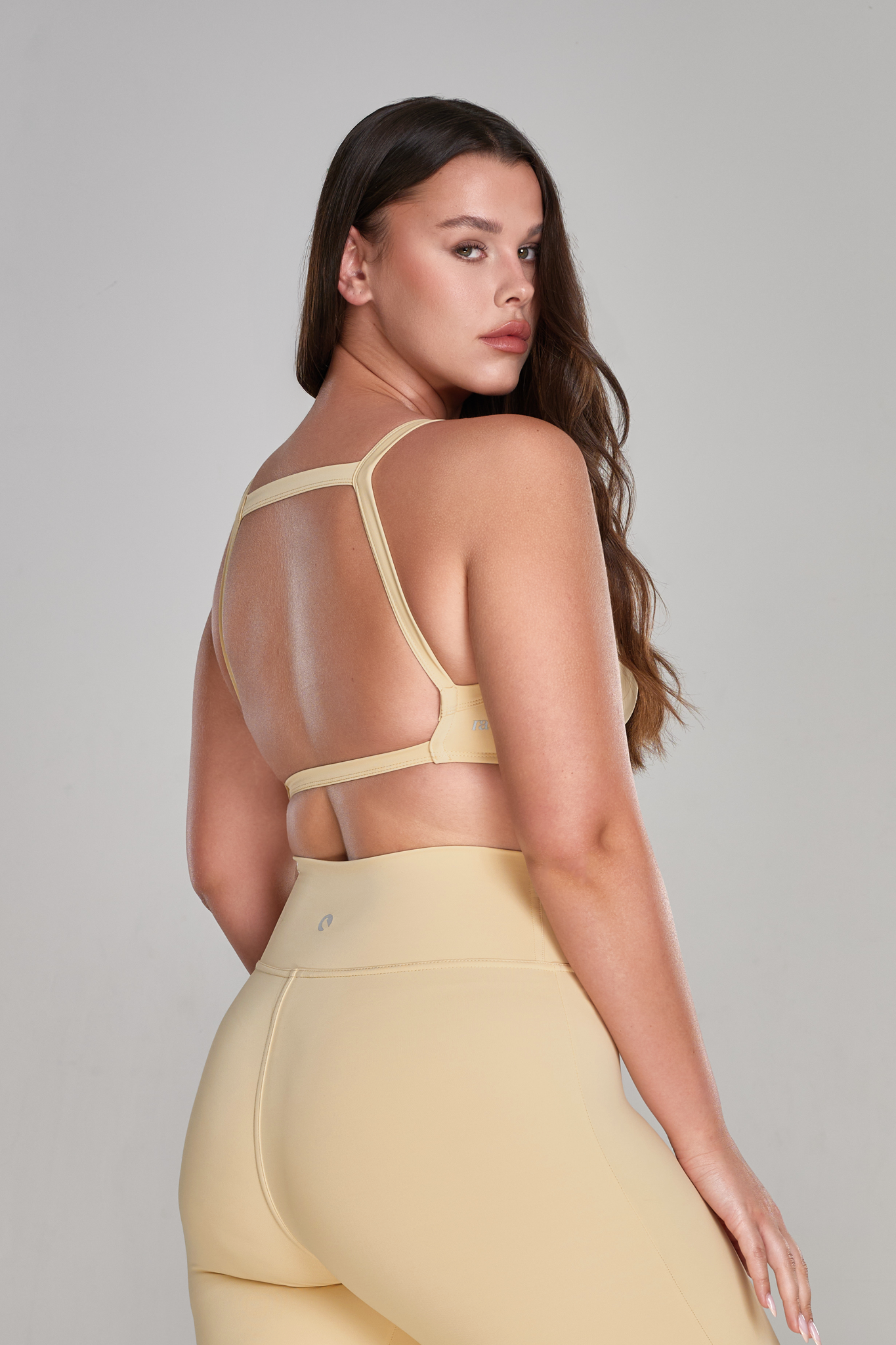 טופ YALUUP.PRO גב פתוח  - BUTTER MILK